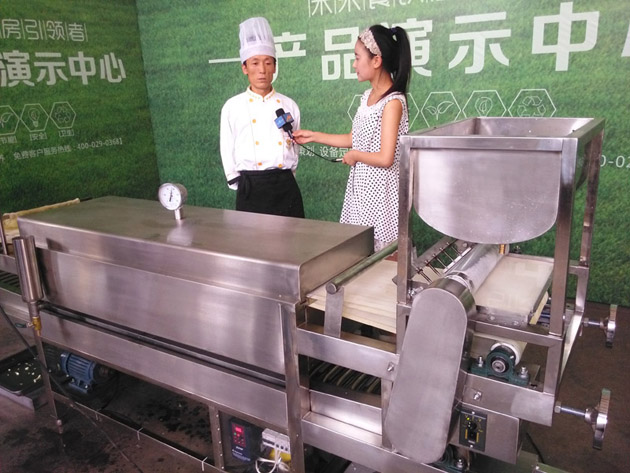 電臺(tái)采訪大明面皮機(jī)