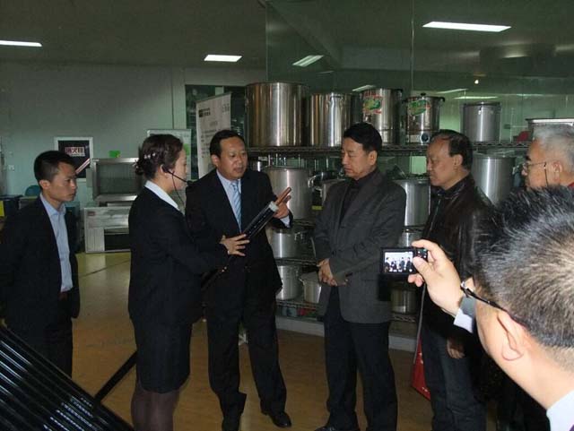 陳總現(xiàn)場講解產(chǎn)品