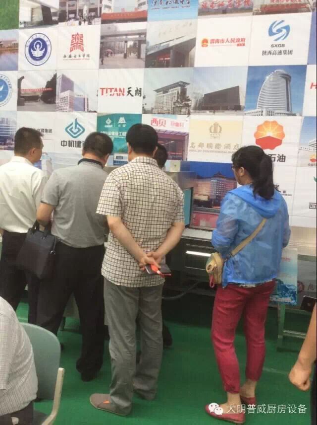 客戶參觀商用洗碗機(jī) 客戶參觀商用洗碗機(jī)