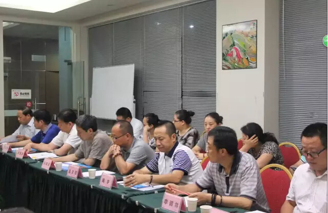 商會(huì)成員認(rèn)真學(xué)習(xí) 商會(huì)成員認(rèn)真學(xué)習(xí)