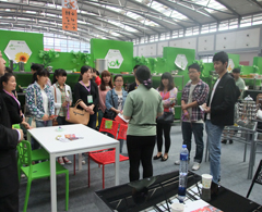 大明廚具公司吸引應屆大學畢業(yè)生求職